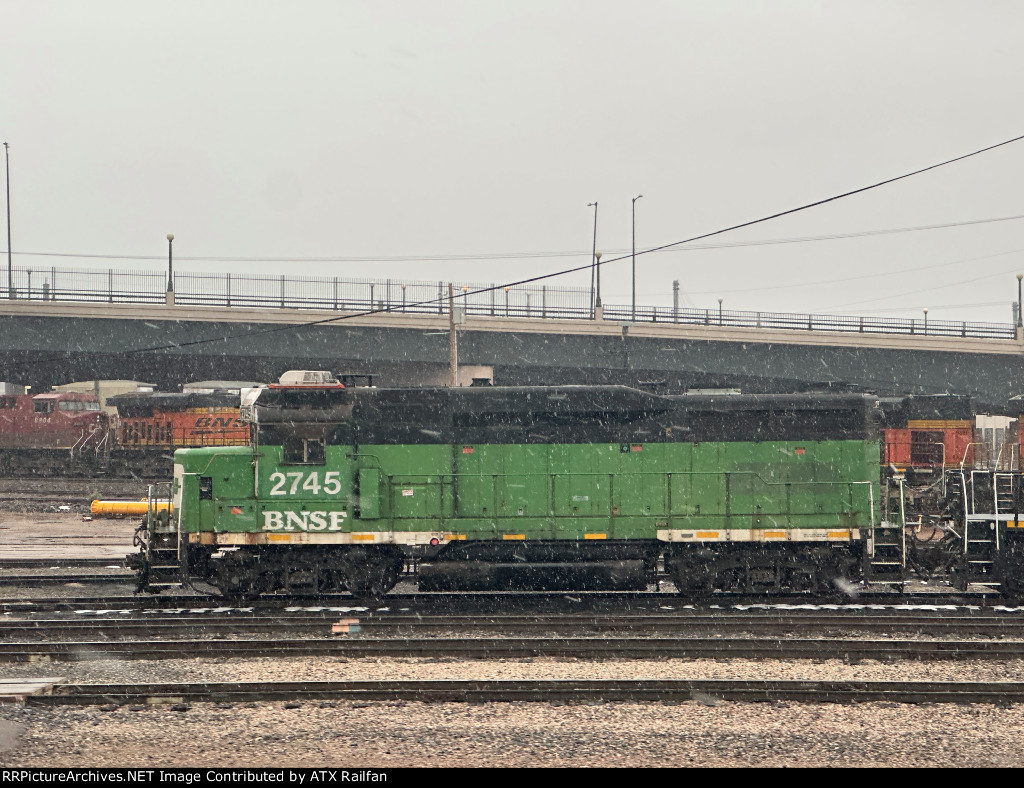 BNSF 2745